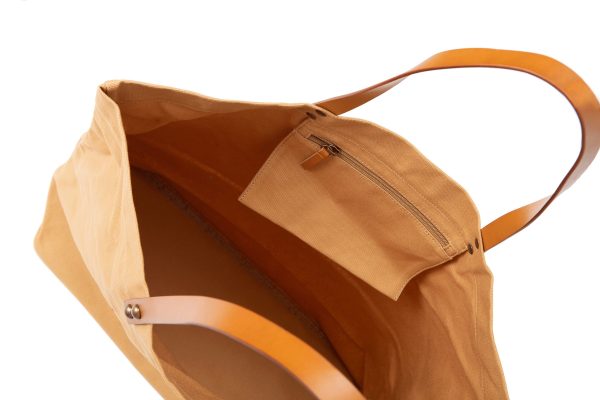 BG587-259 | ROUND LOGO TOTE BAG | CAMEL - Image 4