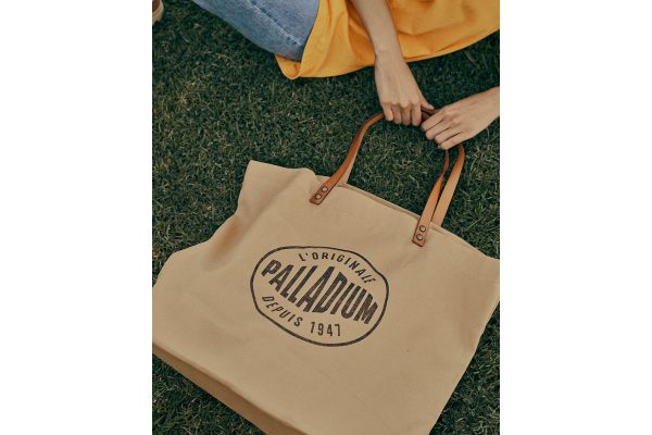 BG587-259 | ROUND LOGO TOTE BAG | CAMEL - Image 8